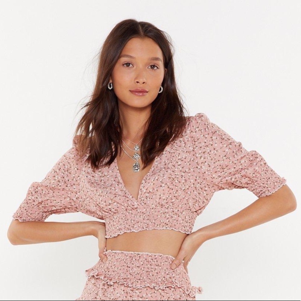 NWT Floral Ruffle Crop Top